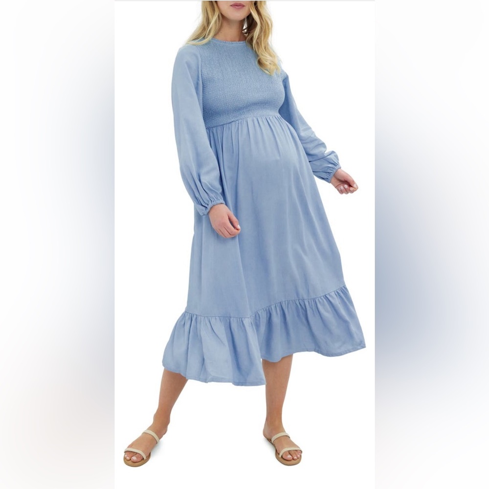 Ingrid & Isabel®
Smocked Long Sleeve Dress
Chambray Maternity